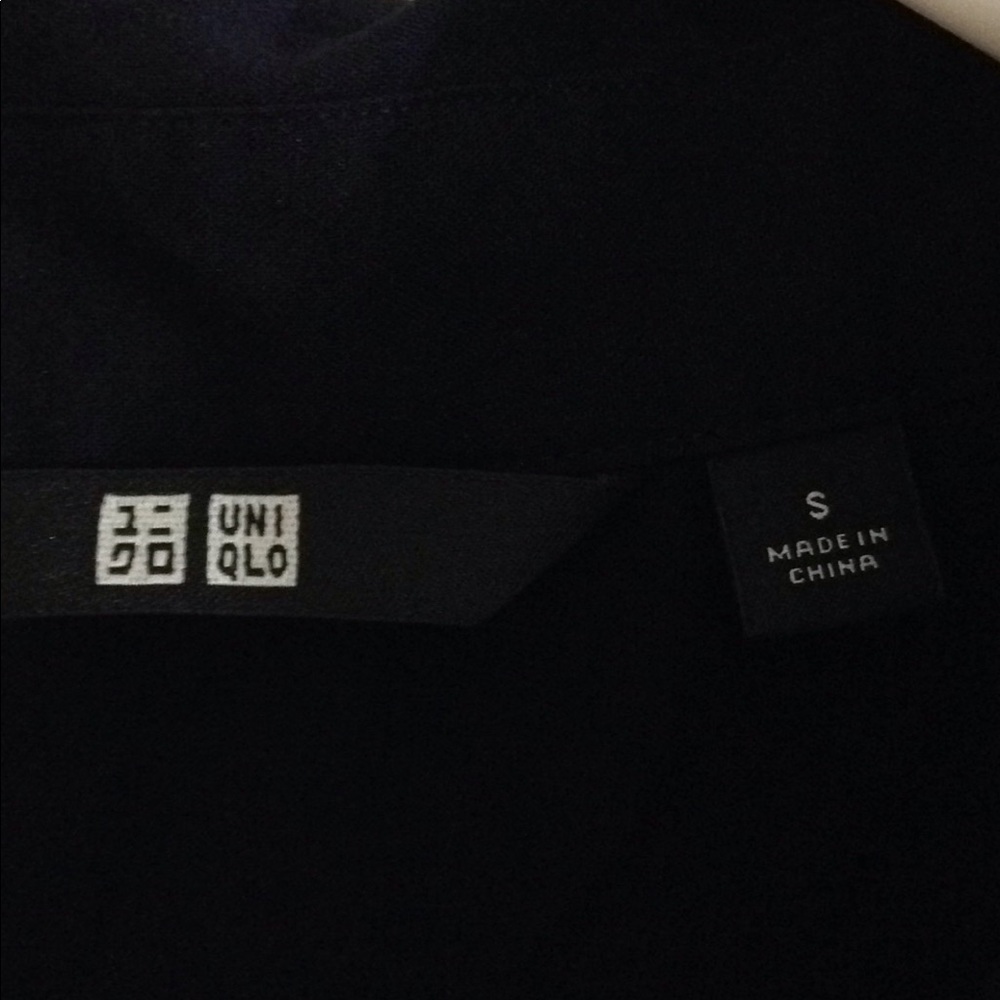 Uniqlo women's black top size small - Picture 3 of 5